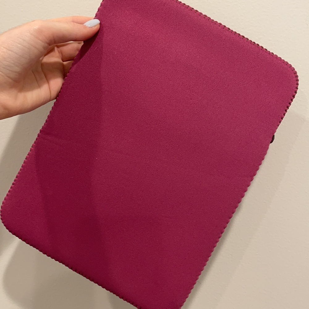 Case Logic - Pink Computer Case - Picture 2 of 3